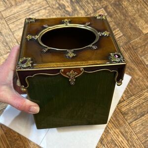 Jay Strongwater Arabesque tissue holder box.